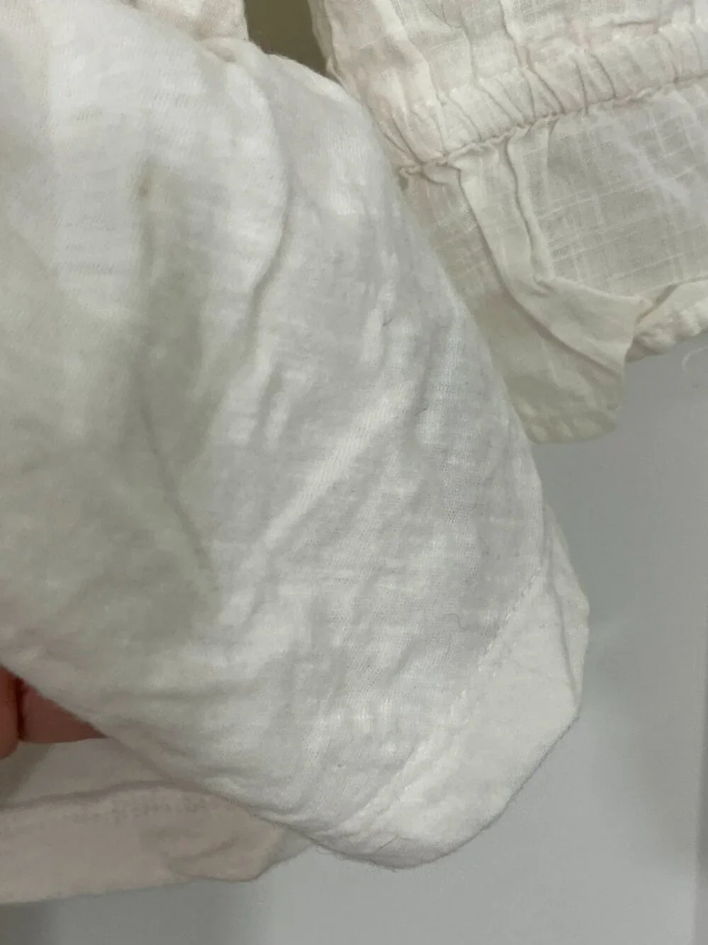 Anthropologie Medium Cream Ruffled Ruched Center V-Neck Blouse